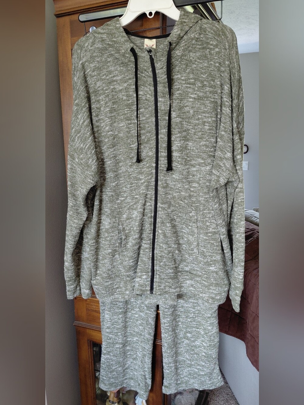 Faded Glory Olive Green Hooded Zip-Up Sweater & Joggers